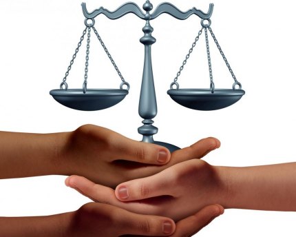 Illegal immigrants live on hope -- not benefits Illegal immigrants survive without the help of government benefits.